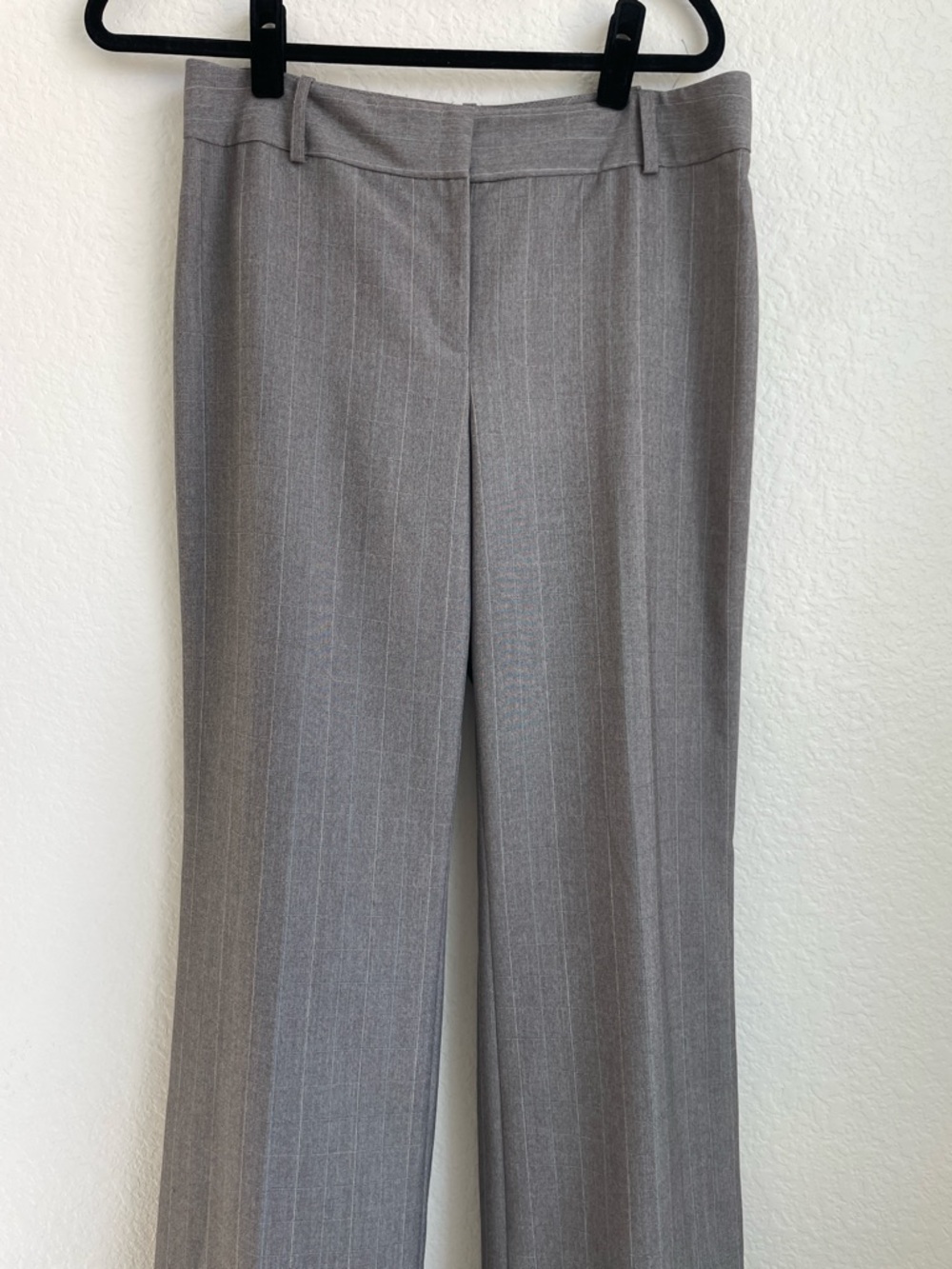 Ann Taylor Gray Pinstripe Wide-Leg Dress Pants • Size 6 - Picture 4 of 12